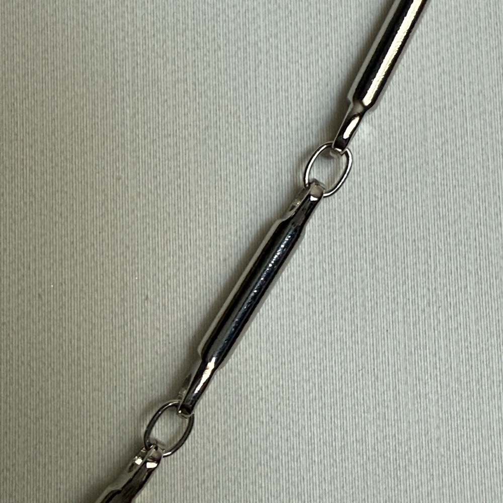 Simplistic Elegant Silver Tone Necklace With Clea… - image 4